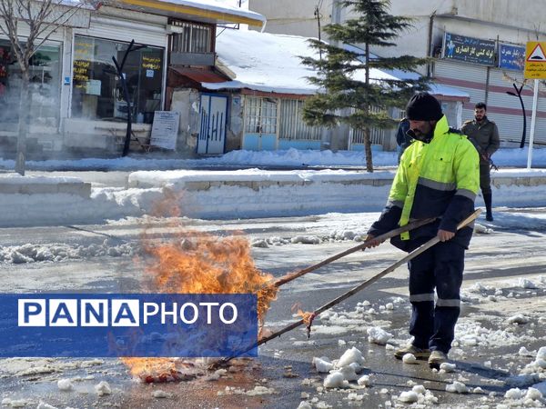 حماسه حضور گرم مردم بلده در سرمای زمستان 