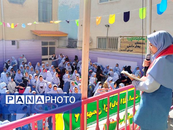حال و هوای جشن ۲۲ بهمن در دبستان بهاردانش