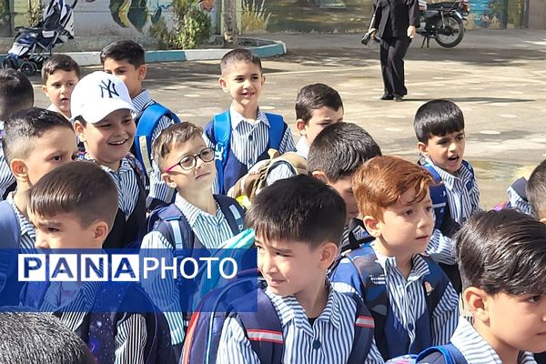 حضور پرشور کلاس اولی‌ها در جشن شکوفه های ناحیه دو شهرری 