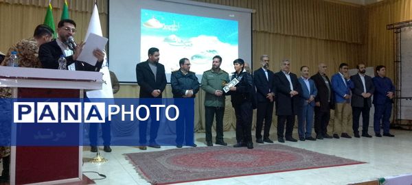 آیین تجلیل از نخبگان قرآنی و فرهنگی و هنری آموزش و پرورش مرند