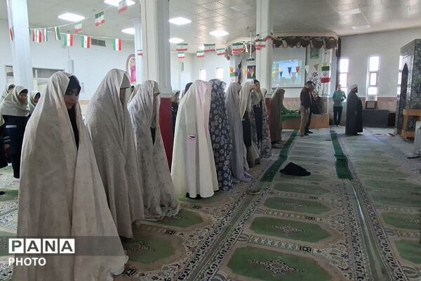 آغاز سال تحصیلی در زینبیه ۲ شهریار با اقامه نماز جماعت و حضور مسئولان آموزش و پرورش