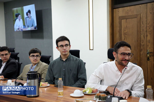 نشست صمیمی وزیر آموزش و پرورش با مدال آوران المپیادهای جهانی