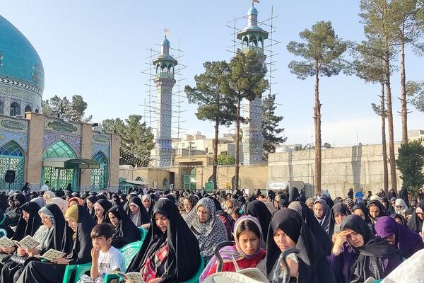 مراسم پرفیض روز عرفه در امامزاده عمادالدین رباط‌کریم با حضور پرشور زائران برگزار شد