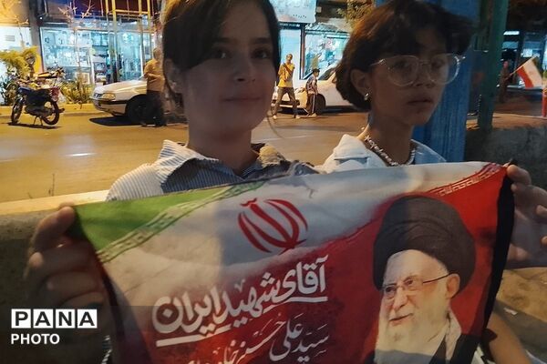 کوچک‌ترین حاضران شهرک انقلاب؛ کودکان در قاب یک اجتماع مردمی