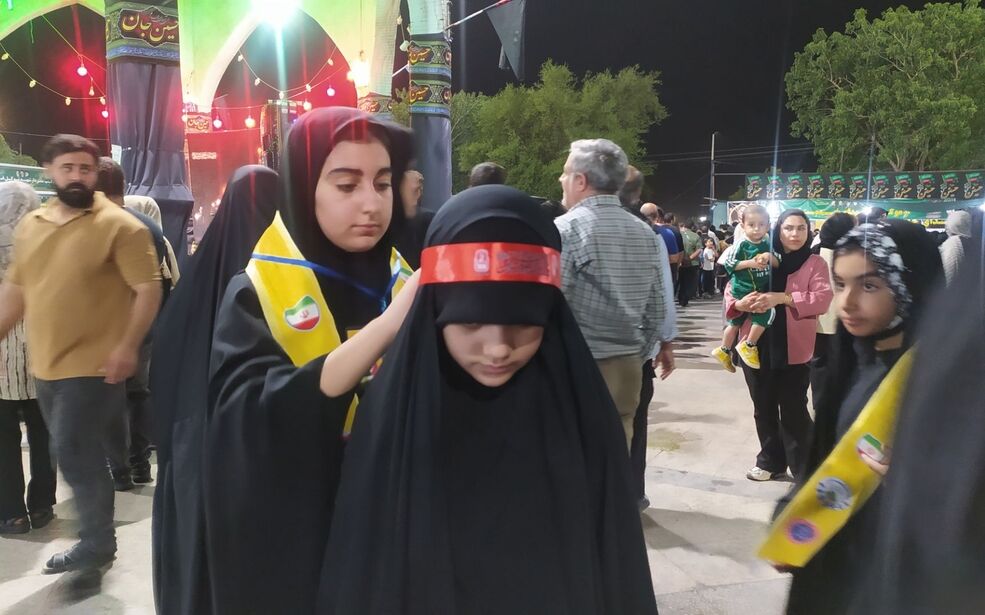 تجلی ایثار در مسیر عاشقی؛ دانش‌آموزان اندیمشک میزبان زائران کوچک اربعین شدند
