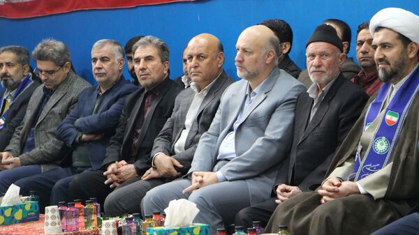 هم‌سرایی هزار نفری دانش‌آموزان یاور انقلاب در اسلامشهر