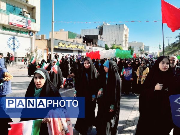 راهپیمایی یوم الله ۲۲  بهمن با حضور پرشور مردم در بوشهر 