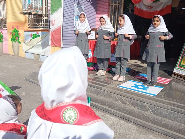 سالروز پیروزی شکوهمند انقلاب اسلامی در دبستان دخترانه نرجس یک و دو 