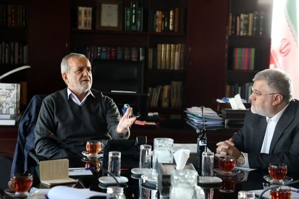 پزشکیان به استانداری تهران رفت/ تأکید بر توسعه شبکه ریلی استان تهران