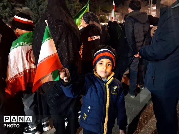  دهه نودی ها طراوت بخش اجتماعات شبانه در بلوار فضل نیشابور