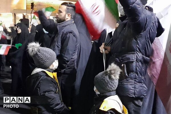 بیعت مردم انقلابی شهرری با سومین رهبر انقلاب 
