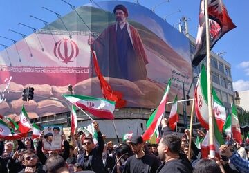 تهران در روز اربعین امام شهید امت، مملو از جمعیت شد 