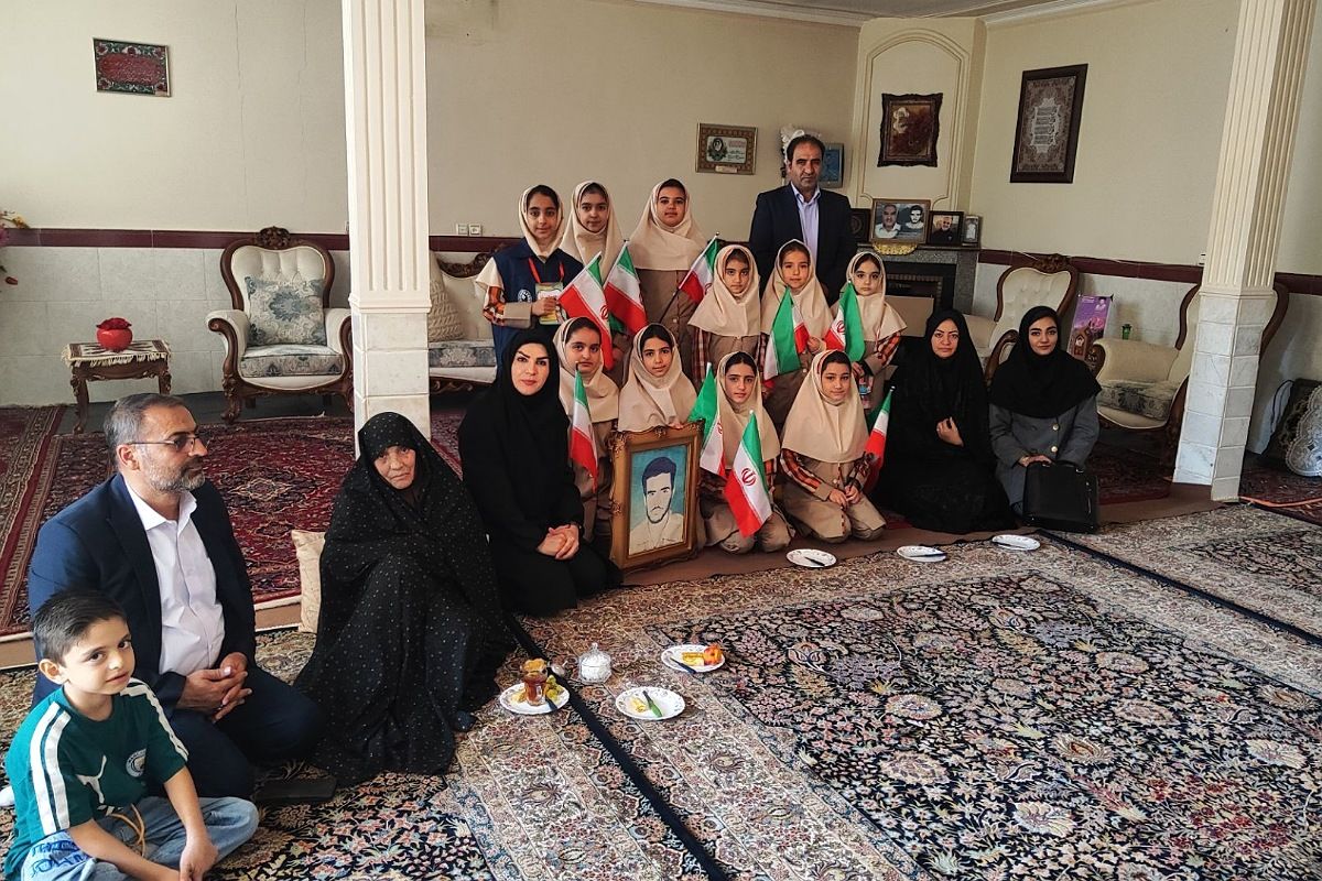 خانواده‌های شهدا نماد صبر ،استقامت و از خودگذشتگی هستند 