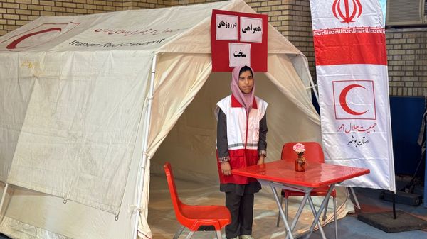 بازدید دبیر قرارگاه عدالت تربیتی از نمایشگاه «ایرانمون» در بوشهر