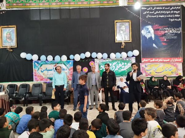 جشن بزرگداشت مقام معلم توسط دانش آموزان دبستان شهید پسندیده