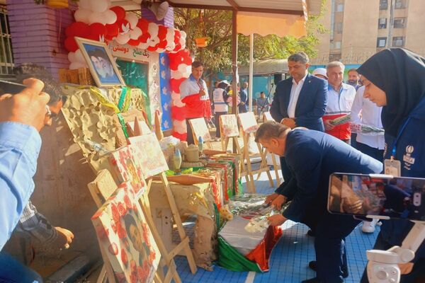 زنگ صلح  و دوستی در دومین روز از سال تحصیلی در مدرسه شاهد ائمه اطهار پاکدشت نواخته شد 