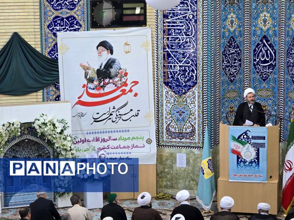 تقدیر از خانواده شهید اسلامی در سالروز اقامه اولین نماز جمعه پس از انقلاب