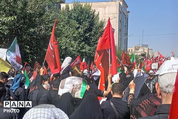 خروش ملت شکست‌ناپذیر در بدرقه رهبر شهید