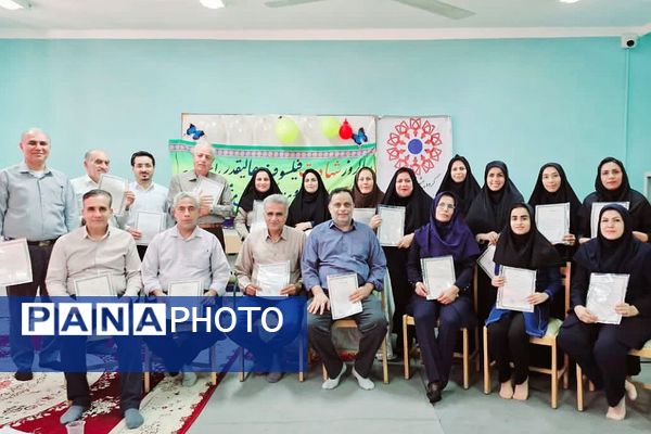 تجلیل از کارکنان دبیرستان متوسطه دوم سمیه شهر سعدآباد