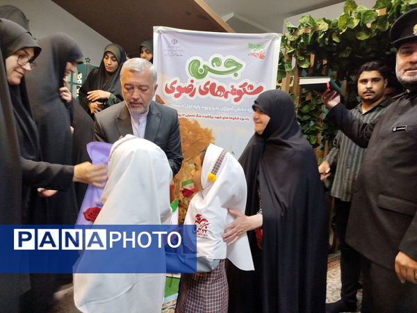 شادی و رنگ در جشن شکوفه‌ها در حرم امام رضا (ع)