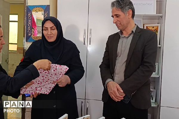 نمایشگاه کار و فناوری در دبیرستان نشاط بهارستان‌دو