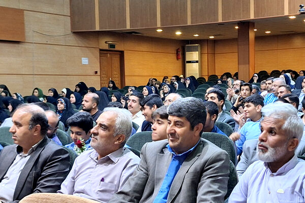 تقدیر از چهره های روشن در محفل ایمان 
