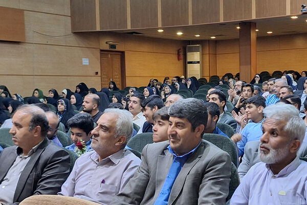 تقدیر از چهره های روشن در محفل ایمان 