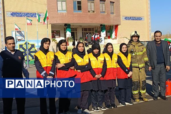  مانور زلزله در مدرسه فرزانگان ورامین