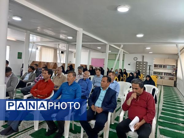 جلسه انجمن اولیا پایه یازدهم دبیرستان نمونه آیت‌الله خامنه‌ای