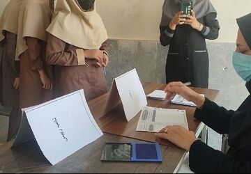 انتخابات پرشور شورای دانش‌آموزی در مدرسه فروغ رضوان