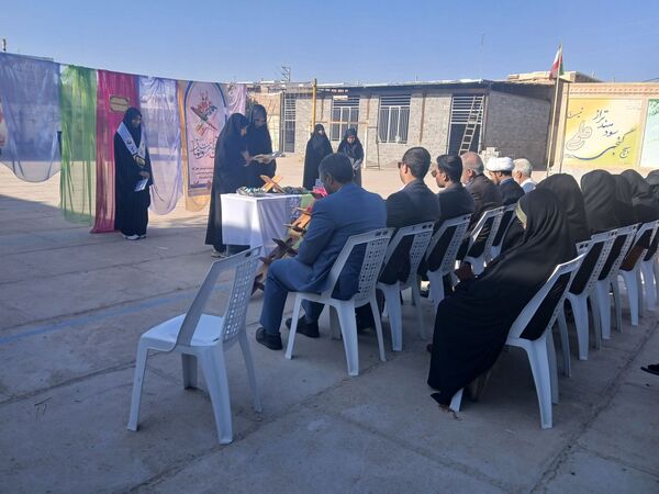گرامیداشت هفته قرآن، عترت و نماز در آموزشگاه مرحوم صفری شهرستان خلیل آباد