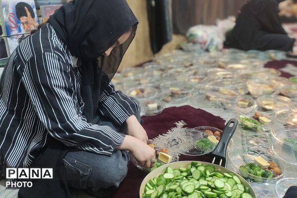 برپایی سفره بزرگ اطعام افطار در مسجد علی اکبر شهرستان قرچک