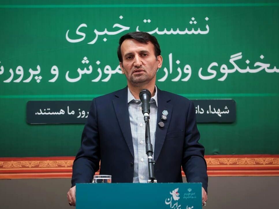 تمام پیشرفت و اقتدار ملی ما در گرو هنرمندانه تدریس معلمان در کلاس‌های درس است