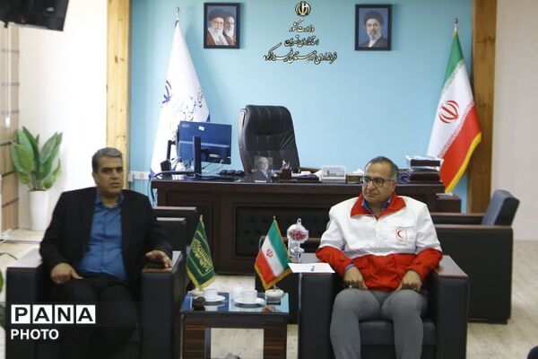 دیدار رئیس و کارکنان جمعیت هلال‌احمر شهرستان فیروزکوه با فرماندار