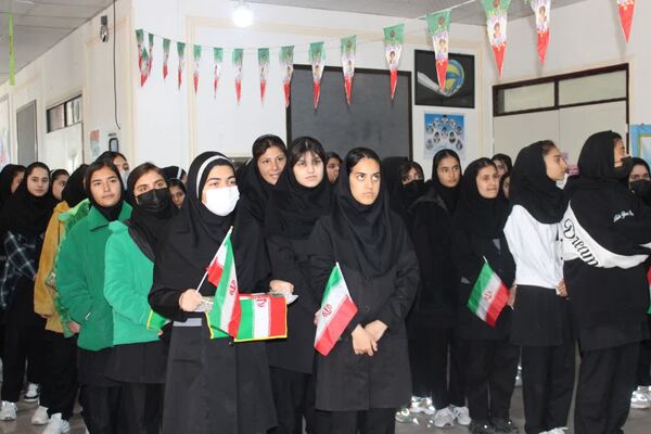 نواخته شدن زنگ انقلاب در هنرستان فاطمه زهرا ( س) گچساران