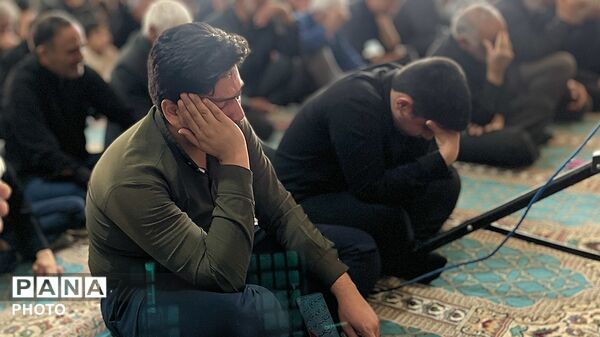 نماز جماعتی که در غم فراق پدر امت خوانده شد