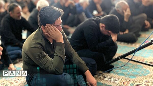 نماز جماعتی که در غم فراق پدر امت خوانده شد