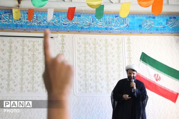 محفل نویسنده کتاب «فرمانده سری» در یزد
