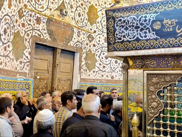 مراسم غبار روبی و زیارت ضریح مطهر سلطانعلی ابن امام محمد باقر (ع) در کربلای ایران 