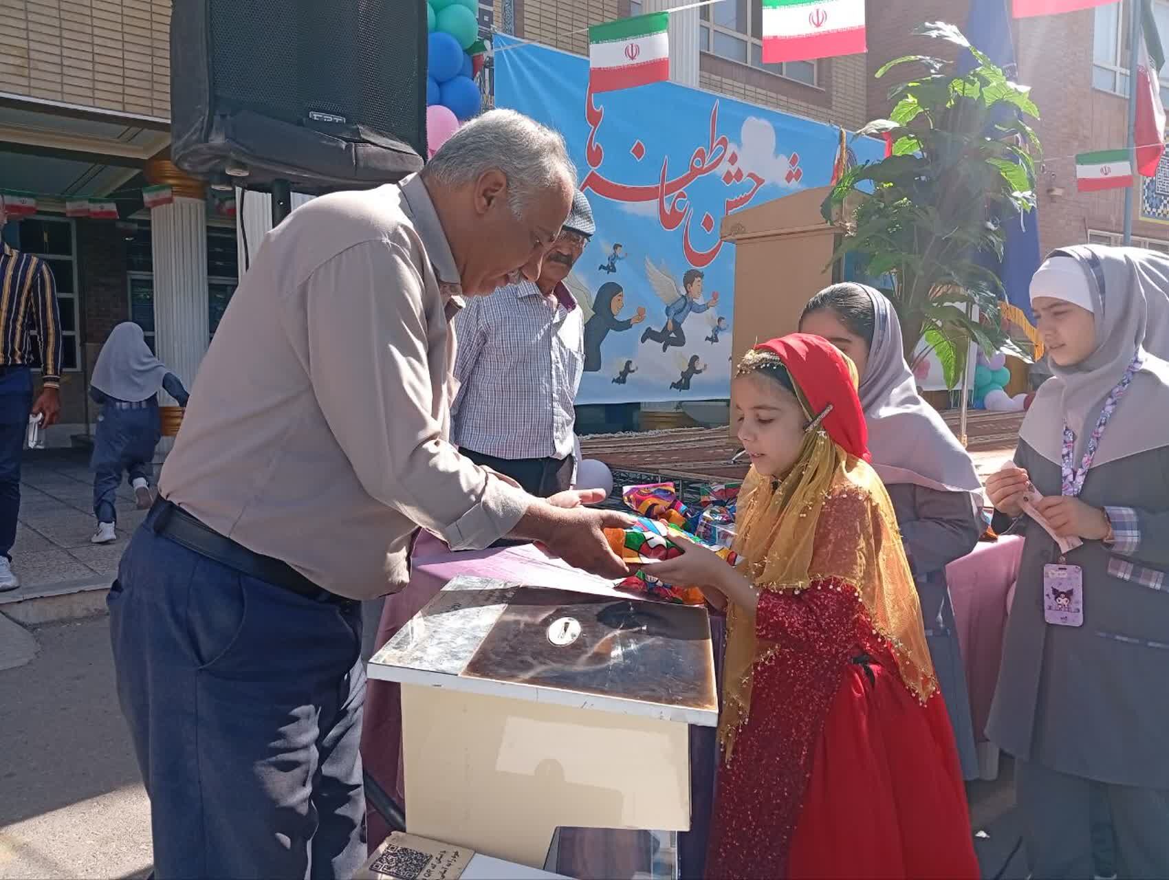 جشن عاطفه‌ها در مدارس ناحیه 2 شیراز