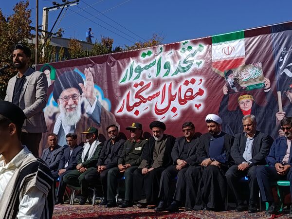 مشت هایی از نماد استواری و شجاعت 