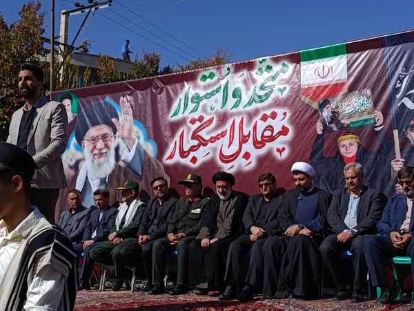 مشت هایی از نماد استواری و شجاعت 
