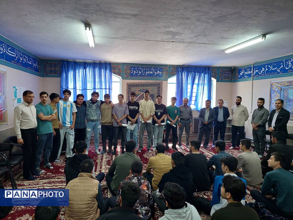 مراسم تجلیل از ستارگان دبیرستان عابدینی خرم ملارد 