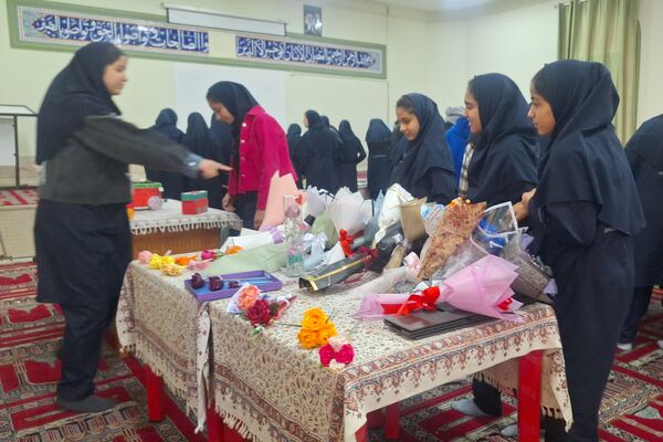 نمایشگاه آثار مسابقات جشنواره فرهنگی هنری امید فردا 