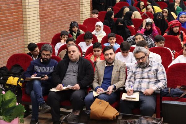 نوای سرودهای انقلابی در محمدشهر