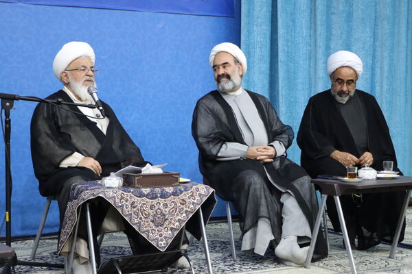 نشست اصحاب رسانه با نماینده ولی فقیه در یزد
