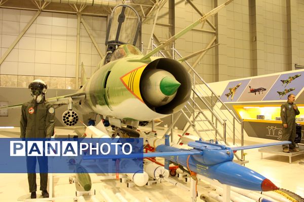 بازدید دانش‌آموزان زنجانی از سازمان هوا فضای سپاه 