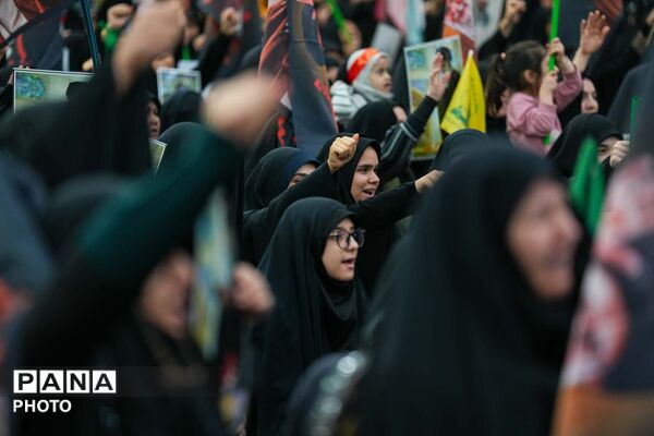 اجتماع بانوان انقلابی به مناسبت چهلم قائد امت و شهدای میناب در مسجد جمکران 
