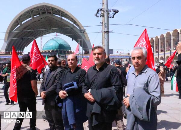 وداعِ تاریخی با «رهبر شهید ایران» از نگاه دوربین؛ تجلی بصیرت فرهنگیانِ «منطقه ۱۷» در مصلای تهران
