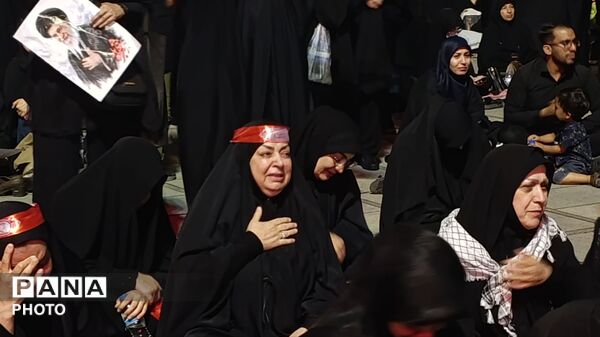 حال و هوای  روز دوم وداع مردم در مصلی تهران 